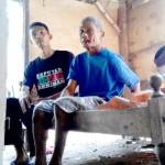 Kandang ayam yang menjadi tempat tinggal Khamim.
foto:  ROMZA/ BANGSAONLINE
