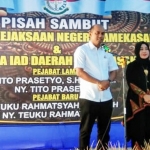 Kejari Pamekasan yang baru, Teuku Rahmatsyah didampingi istri.