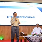  Gaguk Sudarmo saat menjadi pemateri di kegiatan Duta Literasi Pelajar SMK Sederajat