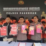 Konferensi pers terkait ungkap kasus kekerasan dan penyalahgunaan narkotika di Mapolres Pasuruan.