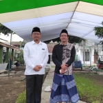 Ahmad Kholili Kholil bersama Sudiono Fauzan di Halaman Ponpes Cangakan Bangil.