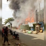 Kondisi Pasar Bungkak Tambelangan saat terbakar.