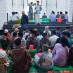 Syafiuddin Asmoro saat menggelar reses sekaligus memperingati Maulid Nabi Muhammad di Desa Padurungan, Tanah Merah, Bangkalan, Jumat (19/12).