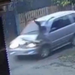 Tangkapan layar rekaman CCTV kejadian tabrak lari yang berada di Jalan Raya Desa Maron, Kecamatan Srengat, Blitar. Foto: Ist.