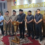 Bupati Jember Muhammad Fawait saat memberikan keterangan terkait surat edaran menyikapi kelangkaan BBM.