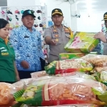 Kapolres Blitar AKBP Anissullah M Ridha memimpin pengecekan mamin di sejumlah swalayan dan pasar tradisional.