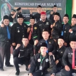 SOLID: Hari Purwono pose bersama dengan Peserta Konfercab ke-VII PSNU Pagar Nusa Sidoarjo, Minggu (15/11). foto: ist.