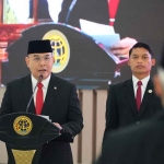 Wamen ATR/BPN, Ossy Dermawan, saat melantik sejumlah Pejabat Administrator dan Pengawas di Aula Prona.
