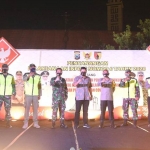 Wali Kota Kediri Abdullah Abu Bakar (tengah), Kapolres Kediri Kota AKBP Miko Indrayana, dan Dandim 0809 Kediri Letkol Kav Dwi Agung Sutrisno saat pencanangan Inpres 6/2020. (foto: ist.)