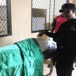 Jasad Korban saat di kamar mayat RSUD Abdoer Rahem Situbondo. foto: MURSIDI/ BANGSAONLINE