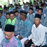 Calon Jemaah haji Lamongan mengikuti manasik haji massal di asrama haji Lamongan jalan Soemargo, Selasa (2/7/2019).

