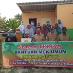 Fatayat NU Kabupaten Tuban peduli kepada masyarakat yang masih membuang air besar sembarangan dengan memberikan bantuan MCK umum di tiga kecamatan.