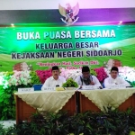 Kajari Sidoarjo Budi Handaka saat gelar buka bersama di kantor Kejaksaan Negeri Sidoarjo, Rabu (30/5).