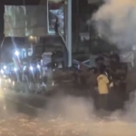 Tanglkapan layar live TikTok perang mercon yang dilakukan puluhan remaja di Bangkalan