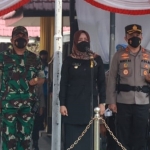 Forkopimda Mojokerto saat mengikuti Apel Linmas.