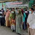 Warga yang tergabung dalam Paguyuban Petani "Masyarakat Sejahtera" saat melakukan deklarasi pernyataan sikap menolak penambangan pasir di Sungai Konto. foto: ist.