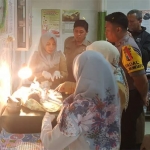 Bayi yang ditemukan dititipkan di Puskesmas Wonoayu.