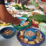 Tradisi kenduri ketupat yang digelar oleh warga Desa Mlati, Kecamatan Mojo, Kabupaten Kediri. (foto: ist.)