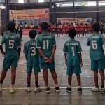 Ratusan atlet SD di Tuban saat mengikuti pembukaan O2SN dan Popda 2025 di Gedung Tenis Indoor Tuban.