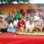 Wali Kota bersama istri dan jajaran Forkopimda Kota Malang, saat mengikuti lomba marut kelapa dalam ajang Malang Tempoe Doeloe (MTD), di Jl. Simpang Balapan Kota Malang, Minggu (12/11). foto: ist