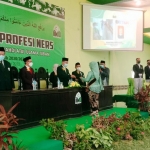 Suasana saat wisuda puluhan mahasiswa Ners IIK NU Tuban.