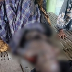 Jasad korban usai dievakuasi dari dalam dapur rumah yang terbakar akibat korsleting