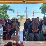 Para pemuda di Desa Kandangan saat mengikuti sosialisasi bahaya judol dan narkoba. Foto: Ist.