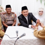 Pernikahan Alda Rizma Hidayati, putri wartawan Sidoarjo, dihadiri oleh ?Kapolresta Sidoarjo Kombespol Sumardji, Plt. Bupati Sidoarjo Nur Ahmad Syaifuddin, dan Ketua DPRD Usman.