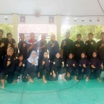 Para pesilat IPSI Lamongan sedang foto bersama.