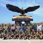 ?Batalyon Indonesia berpose bersama dengan

delegasi CIMIC (Civil Military Coordination) satgas Kontingen yang tergabung dalam UNIFIL, di depan markas Indobatt, Sabtu (26/4/2014). foto:release indobatt