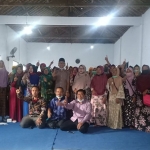 Cawabup Lisdyarita saat menghadiri pertemuan dengan Pimpinan Cabang dan Ranting Aisyiyah Jenangan Barat di Aula Aisyiyah Desa Plalangan, Kecamatan Jenangan, Kabupaten Ponorogo, Rabu (18/11/2020). (foto: ist)