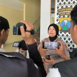 Kasi Humas Polres Sumenep, AKP Widiarti S, saat memberikan keterangan.