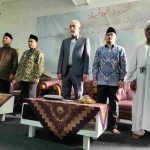  Prof Dr Abdullatif Bouazizi (pakai jas tanpa kopiah) diapit Dr Afif Zamroni (kanan, pakai batik) dan Dr H Zulfikar Ismail (kiri), Dr Zakariah Muhtadi dan Shodiq (pakai jubah putih). Foto: MMA/bangsaonline