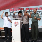 Gubernur Jawa Timur, Ketua DPRD Provinsi Jawa Timur, Pangdam V Brawijaya dan Kapolda Jatim Menghadiri Dekrarasi Kampanye Damai Pilgub Jawa Timur. Foto: humas pemprov jatim