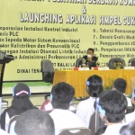 Kepala Disnakertrans Jatim, Himawan Estu Bagijo didampingi Kabid Latpro dan Kepala UPT BLK Surabaya saat membuka pelatihan berbasis kompetensi.