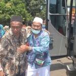 Jamaah haji asal Tuban saat pulang dari Makkah 2015 lalu. foto: suwandi/ BANGSAONLINE.com