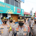 Brigjen Pol. Yusuf saat memberi keterangan kepada wartawan, didampingi Kapolres Kediri AKBP Lukman Cahyono dan Kasat Lantas Polres Kediri AKP Bobby Muhammad Zulfikar. (foto: ist)