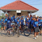 Komunitas Pancal Lavender 09 saat foto bersama di Posko Gardu 09 sesaat selesai mengayuh sepanjang 40 km selama 2 jam.