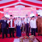 Bupati Gresik, Fandi Akhmad Yani (dua dari kanan), didampingi Wabup Asluchul Alif saat meresmikan SRMA 37 Gresik. Foto: Ist.