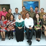 Puti saat foto bersama Badan Musyawarah Antargereja (Bamag) Jawa Timur, Selasa (22/5).
