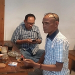 Ketua LSM Korak Pasuruan Solikin bersama Aktivis Anti Korupsi Lujeng Sudarto.