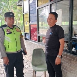 Personil dari Polsek Jetis saat melakukan patroli di Wisata Bukit Kayu Putih.