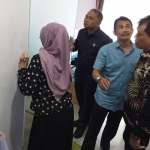 Gabungan Komisi C dan Komisi A DPRD Kota Batu saat sidak ke Griya Literasi dan Asrama Mahasiswa di Jalan Raya Ijen, Kota Malang, Senin (9/3). 