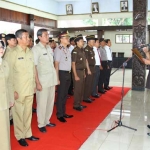 Wakil Bupati Nganjuk, KH Abdul Wachid Badrus M.PdI melantik tim Saber Pungli, di Pendopo Kabupaten Nganjuk.