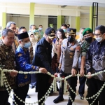 Bupati Tuban, Aditya Halindra Faridzky meresmikan Instalasi Diagnostik dan Intervensi Kardiovaskuler, Catheterization Laboratorium (Cath Lab) Jantung di dr. R Koesma Tuban, Minggu (2/10/2022)