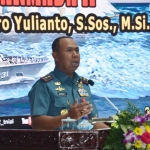 Panglima Komando Armada II, Laksamana Muda TNI Mintoro Yulianto saat memberikan Exit Briefing.