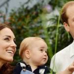 ?Pangeran William dan istrinya yang bergelar Duke dan Duchess Cambridge, serta Pangeran George. foto:repro bbc
