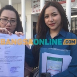 Korban penipuan online di Surabaya. Foto: RUSMIYANTO/BANGSAONLINE