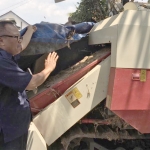 Sejumlah alsintan hasil pemanfaatan DBHCHT yang dibiarkan mangkrak di halaman Disperta Jember.