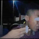 Dalam video tersebut sepintas terlihat seorang yang diduga anggota polisi menyodorkan sebatang rokok yang menyala ke mulut BM yang sedang menangis, namun BM menolak. 
